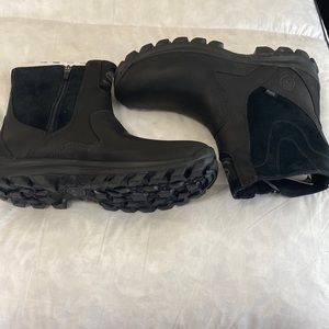New Timberland Winter boots w/box